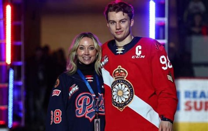 Discovering Karen Gillan's Mom: A Hidden Gem Behind The Star