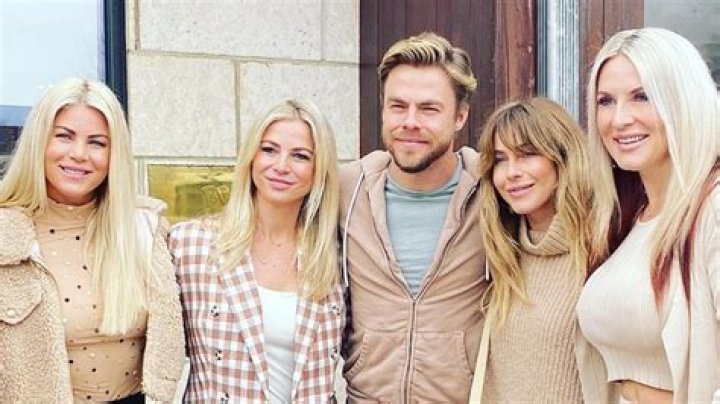 Does Julianne Hough Have A Twin Brother?