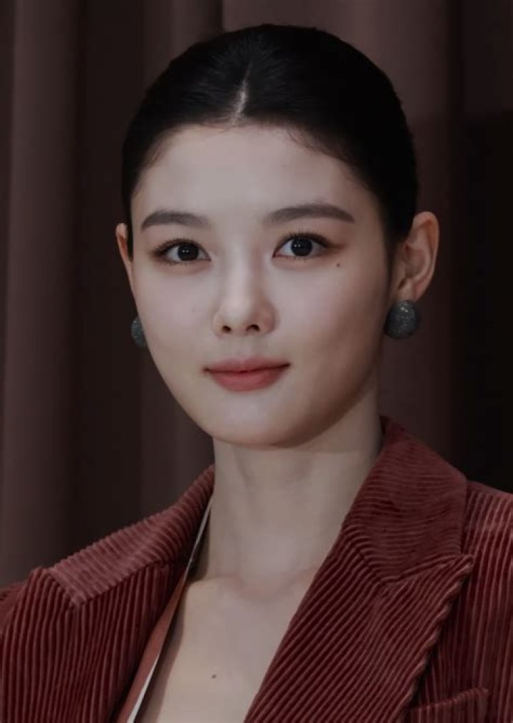 Unveiling The Alluring Kim Yoo-jung Figure
