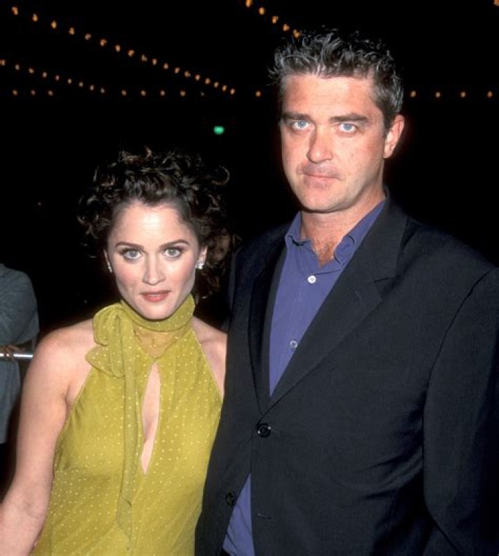 Unveiling The Mystery: Who Did Robin Tunney Marry?
