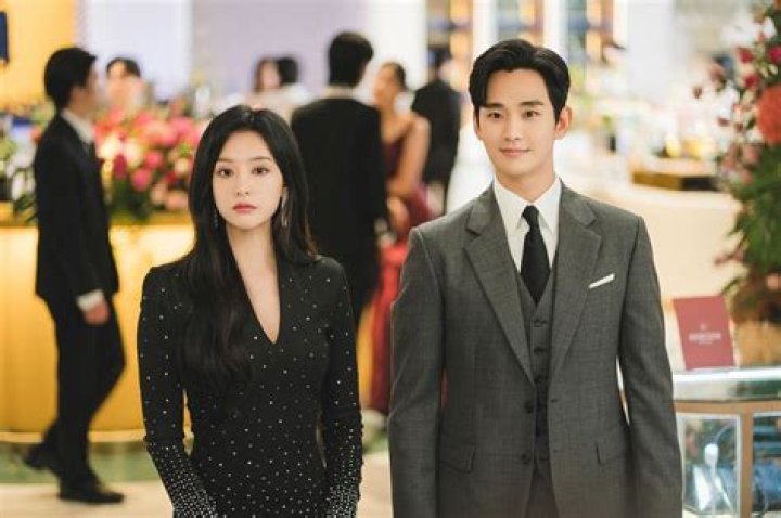 Who Is Kim Soo Hyun's Real-Life Partner? Uncover The Truth